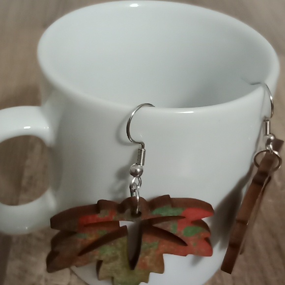 #366Halloween/Fall Wooden Dangle Multicolor Leaves Earrings. - Picture 3 of 4